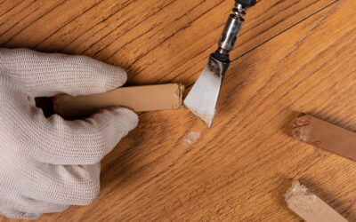 Kratzer im Holz ausbessern: Wie du tiefe Kratzer im Holz effektiv und sicher entfernen kannst
